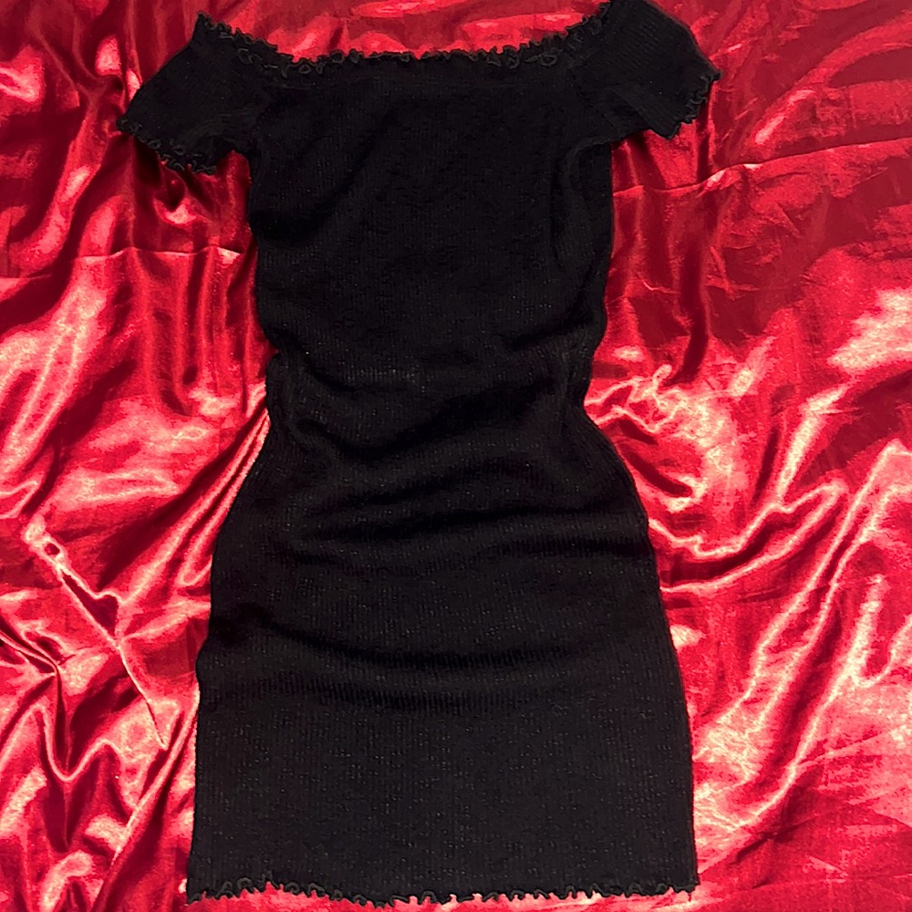2CUTE off shoulder dress